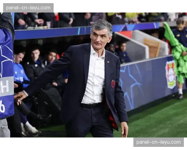 球员专访：勒沃库森中场核心谈与主帅的合作及续约进展